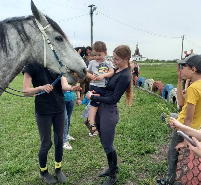 В Брюховецком районе полицейские познакомили семьи, прибывшие из новых субъектов страны, с культурой Кубани